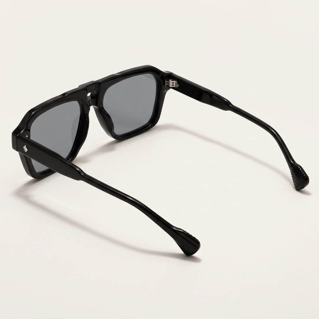 Black / Grey | three-quarter view