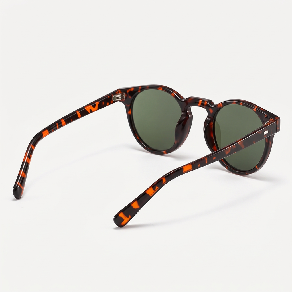 Milk / Dark Green | three-quarter view