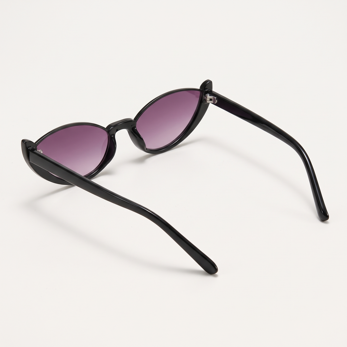 Black / Purple Gradient | three-quarter view