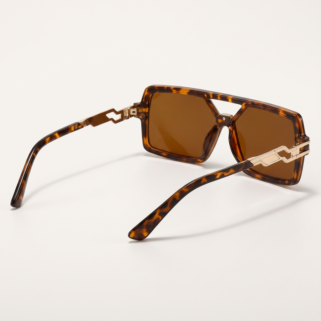 Leopard / Tea | three-quarter view