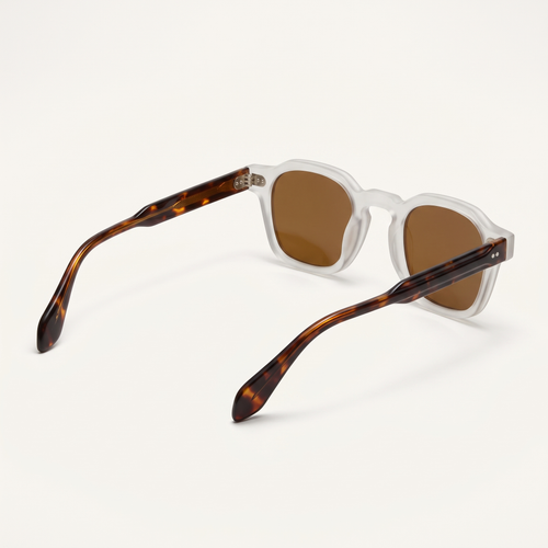 Sand Clear / Tea | three-quarter view