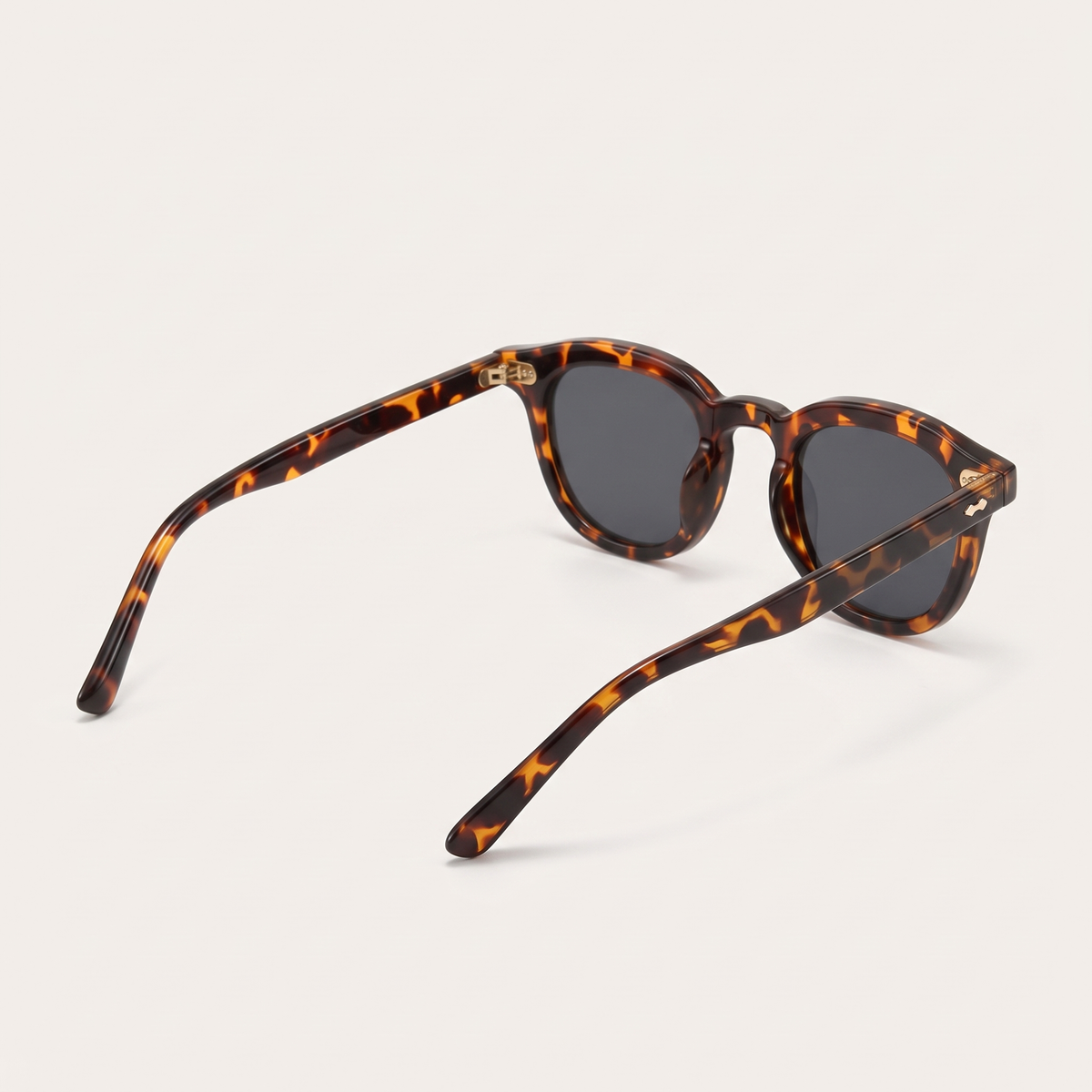 Leopard / Grey | three-quarter view