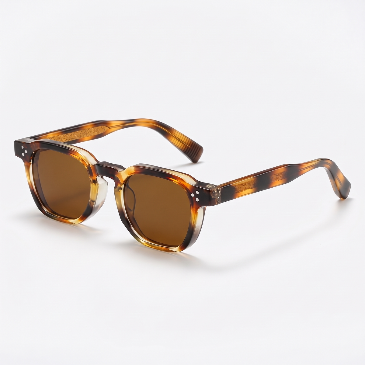 Leopard / Tea | three-quarter view