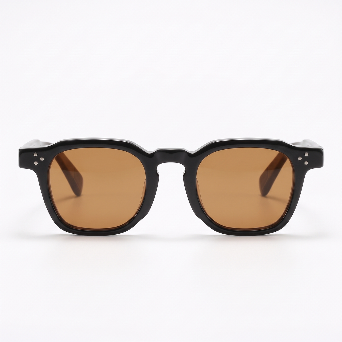 Black / Tea | three-quarter view